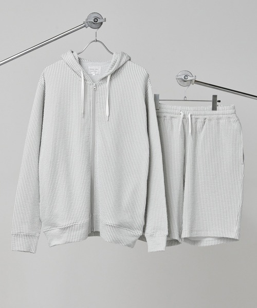 Loungewear tokyo(ラウンジウェアトウキョウ)の「【ラウンジウェアセットアップ】リラックス カットサッカー地 ジップアップパーカー×イージーショートパンツ ワンマイルウェア(ルームウェア/パジャマ・メンズ・ブラック/ネイビー/ホワイト系その他/グレー系その他/ホワイト系その他2・M/L/XL)」の6枚目の写真