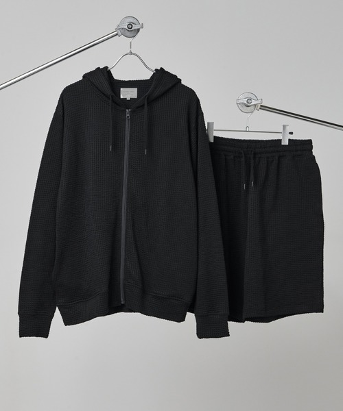 Loungewear tokyo(ラウンジウェアトウキョウ)の「【ラウンジウェアセットアップ】リラックス カットサッカー地 ジップアップパーカー×イージーショートパンツ ワンマイルウェア(ルームウェア/パジャマ・メンズ・ブラック/ネイビー/ホワイト系その他/グレー系その他/ホワイト系その他2・M/L/XL)」の8枚目の写真