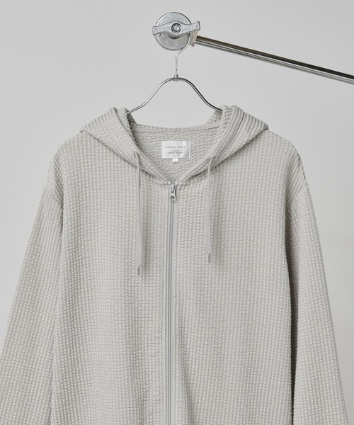 Loungewear tokyo(ラウンジウェアトウキョウ)の「【ラウンジウェアセットアップ】リラックス カットサッカー地 ジップアップパーカー×イージーショートパンツ ワンマイルウェア(ルームウェア/パジャマ・メンズ・ブラック/ネイビー/ホワイト系その他/グレー系その他/ホワイト系その他2・M/L/XL)」の11枚目の写真