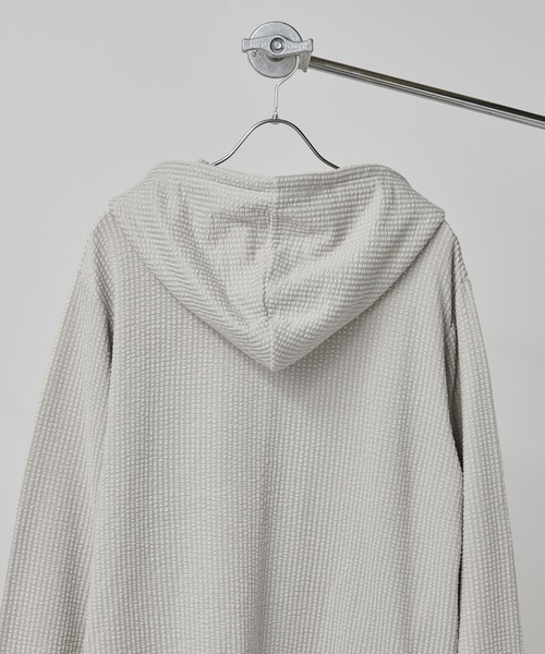 Loungewear tokyo(ラウンジウェアトウキョウ)の「【ラウンジウェアセットアップ】リラックス カットサッカー地 ジップアップパーカー×イージーショートパンツ ワンマイルウェア(ルームウェア/パジャマ・メンズ・ブラック/ネイビー/ホワイト系その他/グレー系その他/ホワイト系その他2・M/L/XL)」の12枚目の写真