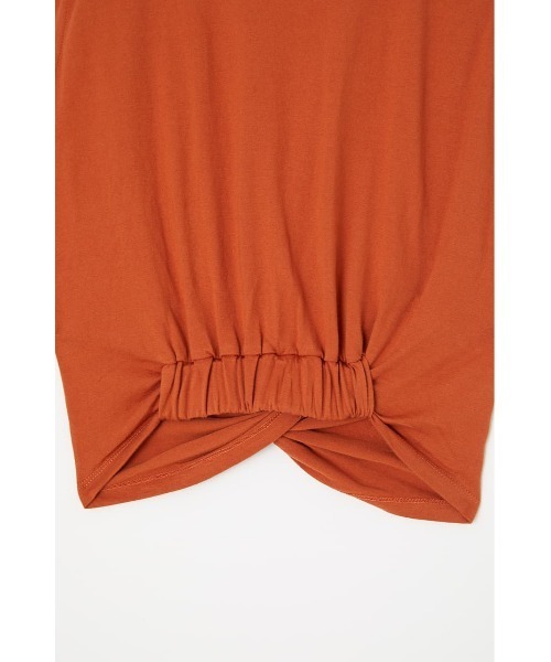 MOUSSY(マウジー)の「FRONT TWIST CROPPED トップス(タンクトップ・レディース・ブラック/ホワイト系その他/グリーン系その他/オレンジ・FREE)」の15枚目の写真