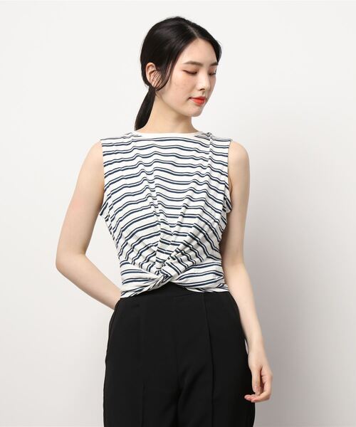 MOUSSY(マウジー)の「FRONT TWIST CROPPED トップス(タンクトップ・レディース・ブラック/ホワイト系その他/グリーン系その他/オレンジ・FREE)」の6枚目の写真