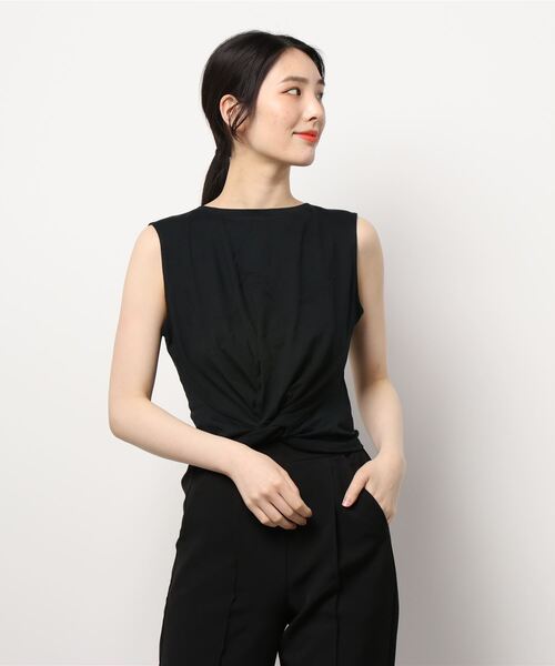 MOUSSY(マウジー)の「FRONT TWIST CROPPED トップス(タンクトップ・レディース・ブラック/ホワイト系その他/グリーン系その他/オレンジ・FREE)」の11枚目の写真