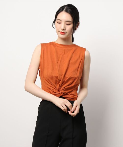 MOUSSY(マウジー)の「FRONT TWIST CROPPED トップス(タンクトップ・レディース・ブラック/ホワイト系その他/グリーン系その他/オレンジ・FREE)」の9枚目の写真