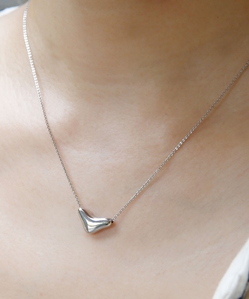 colleca la（コレカラ）の「ニュアンスモチーフネックレス（ネックレス・レディース・シルバー/ゴールド・ﾌﾘ-）」の4枚目の写真