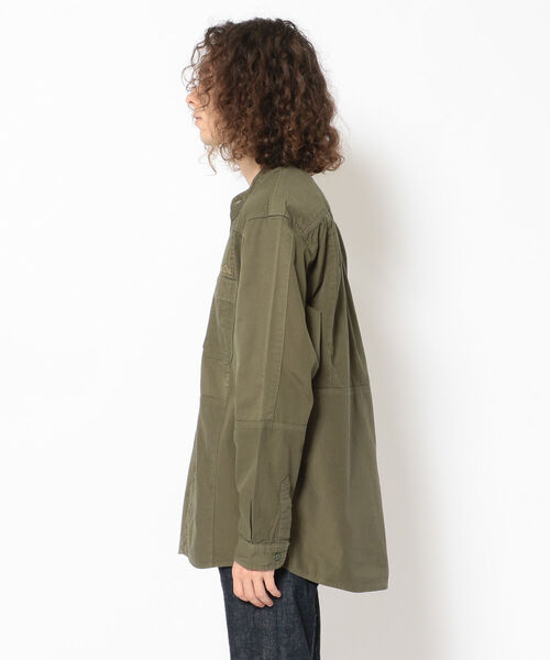 AVIREX（アヴィレックス）の「マテリアル パッチワーク バンドカラー シャツ / LONG SLEEVE MATERIAL PATCHWORK BAND COLLAR SHIRT / アヴィレックス / AVIREX（シャツ/ブラウス・メンズ・カーキ/オリーブ/ネイビー・X-LARGE/MEDIUM/XX-LARGE/LARGE）」の4枚目の写真