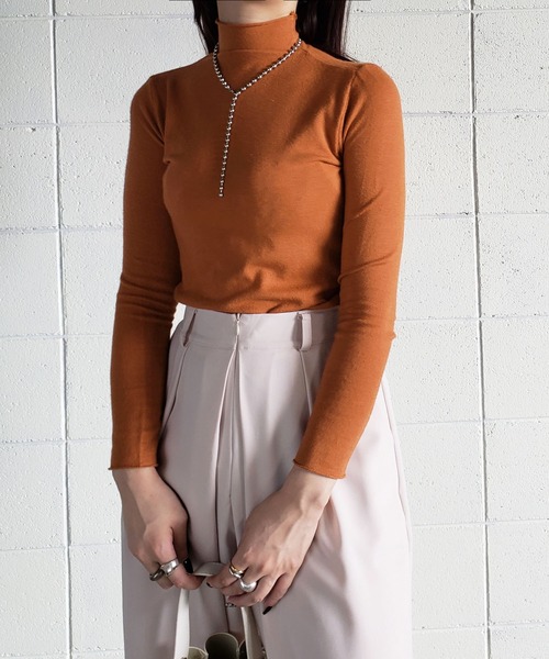 me+em select(ミームセレクト)の「※※【 14色展開 】長袖ハイネックカラー薄手ニットトップス(ニット/セーター・レディース・ホワイト/ブラック/ダークグリーン/ブラウン/グレー/レッド/ピンク/イエロー/グリーン/アイボリー/ダークブルー/キャメル/バーガンディー/ワイン/モカ/ベージュ・FREE)」の5枚目の写真