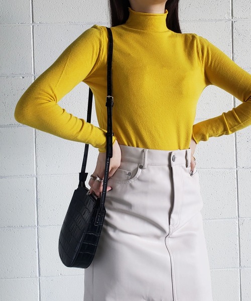 me+em select(ミームセレクト)の「※※【 14色展開 】長袖ハイネックカラー薄手ニットトップス(ニット/セーター・レディース・ホワイト/ブラック/ダークグリーン/ブラウン/グレー/レッド/ピンク/イエロー/グリーン/アイボリー/ダークブルー/キャメル/バーガンディー/ワイン/モカ/ベージュ・FREE)」の11枚目の写真