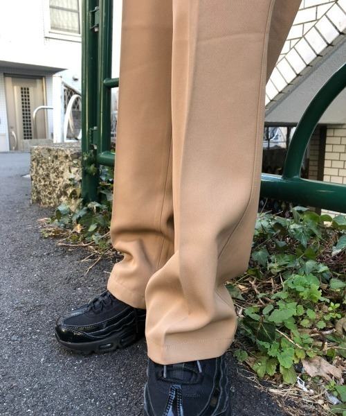 SINK kotohayokozawa（シンク コトハヨコザワ）の「PRETTY EASY PANTS（スラックス・レディース・ベージュ/ネイビー・M/L/XL）」の13枚目の写真