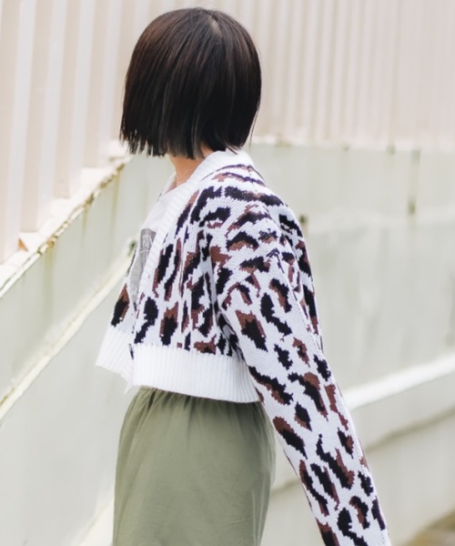 DuKKah（デュカ）の「Dukkah/【低身長向け】Vネックショートカーディガン（カーディガン/ボレロ・レディース・オレンジ系その他/ホワイト系その他/グリーン/ブラック/その他2/その他1/マルチ/レインボー/その他3/ブルー系その他5/ピンク/グリーン系その他/アニマル/レッド系その他/イエロー/アイボリー/パープル・X-SMALL）」の17枚目の写真