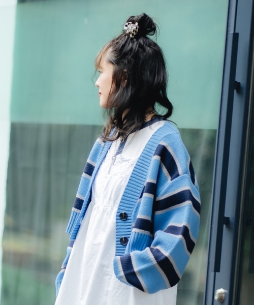 DuKKah（デュカ）の「Dukkah/【低身長向け】Vネックショートカーディガン（カーディガン/ボレロ・レディース・オレンジ系その他/ホワイト系その他/グリーン/ブラック/その他2/その他1/マルチ/レインボー/その他3/ブルー系その他5/ピンク/グリーン系その他/アニマル/レッド系その他/イエロー/アイボリー/パープル・X-SMALL）」の7枚目の写真