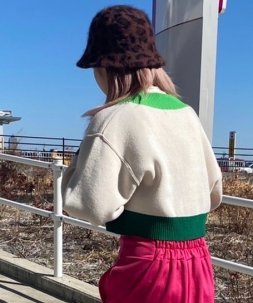 DuKKah（デュカ）の「Dukkah/【低身長向け】Vネックショートカーディガン（カーディガン/ボレロ・レディース・オレンジ系その他/ホワイト系その他/グリーン/ブラック/その他2/その他1/マルチ/レインボー/その他3/ブルー系その他5/ピンク/グリーン系その他/アニマル/レッド系その他/イエロー/アイボリー/パープル・X-SMALL）」の12枚目の写真