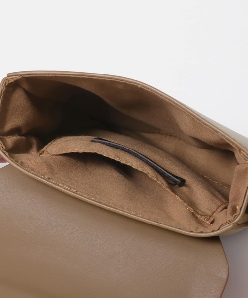 SENSE OF PLACE by URBAN RESEARCH(センスオブプレイスバイアーバンリサーチ)の「フェイクレザーショルダー(ショルダーバッグ・メンズ・ブラウン/ブラック/アイボリー・ONE)」の11枚目の写真