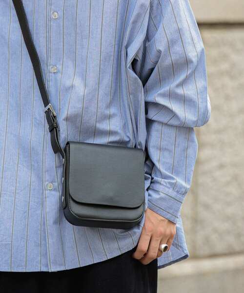 SENSE OF PLACE by URBAN RESEARCH(センスオブプレイスバイアーバンリサーチ)の「フェイクレザーショルダー(ショルダーバッグ・メンズ・ブラウン/ブラック/アイボリー・ONE)」の2枚目の写真