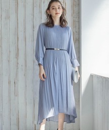 ソフトサテン消しプリーツ前後差ヘムワンピース