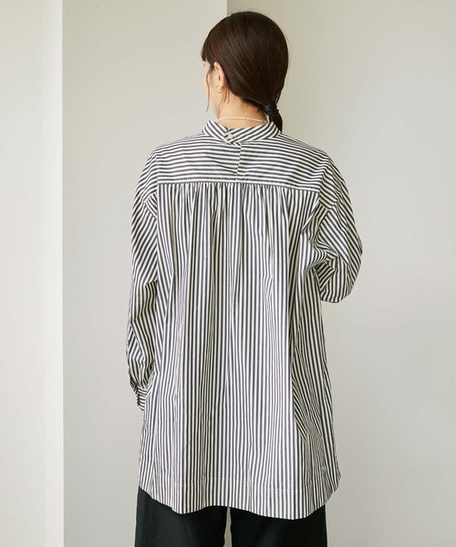 note et silence （ノートエシロンス）の「80/2ストライプ　ギャザースタンドブラウス（シャツ/ブラウス・レディース・ネイビー/カーキ・FREE）」の4枚目の写真