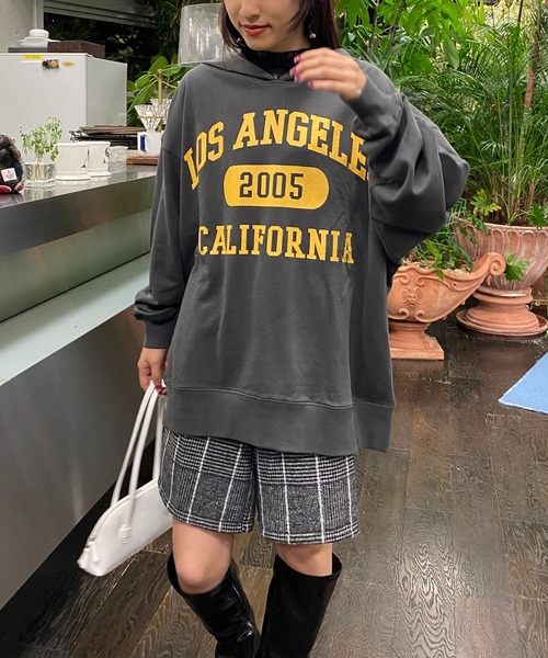 AS KNOW AS PINKY（アズノゥアズピンキー）の「BIGカレッジロゴフーディ（パーカー・レディース・チャコールグレー/オートミール/グリーン/オレンジ・FREE）」の2枚目の写真