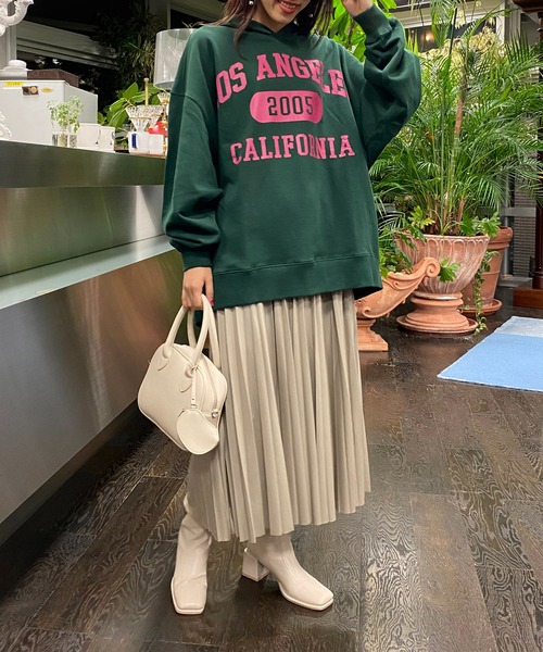 AS KNOW AS PINKY（アズノゥアズピンキー）の「BIGカレッジロゴフーディ（パーカー・レディース・チャコールグレー/オートミール/グリーン/オレンジ・FREE）」の17枚目の写真