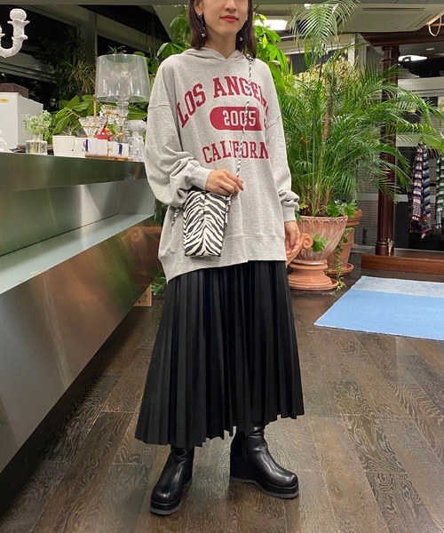 AS KNOW AS PINKY（アズノゥアズピンキー）の「BIGカレッジロゴフーディ（パーカー・レディース・チャコールグレー/オートミール/グリーン/オレンジ・FREE）」の9枚目の写真