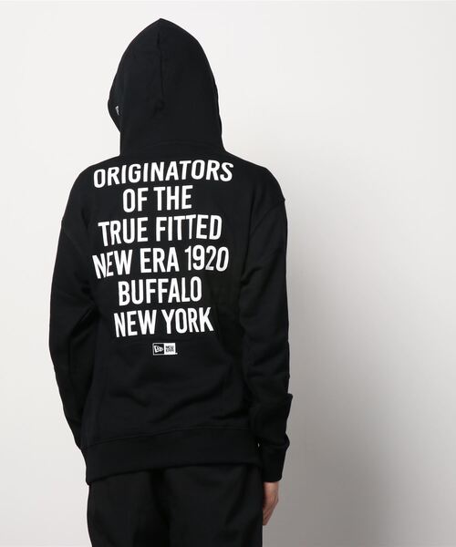 NEW ERA(ニューエラ)の「【NEW ERA/ニューエラ】TYPOGRAPHY ロゴ バックプリント 長袖プルオーバーフーディ/ブラック(パーカー・メンズ・ブラック・M/L/XL)」の3枚目の写真