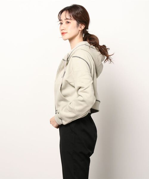 runningHIGH（ランニングハイ）の「【running high/ランニングハイ】STITCH POINT CROP ZIP UP HOODIE　ステッチ ポイント ショート丈 ファスナー パーカー（パーカー・レディース・ライトグレー/ブラック/ブルー・ONE SIZE）」の22枚目の写真