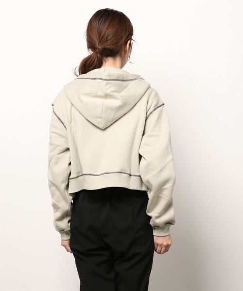 runningHIGH（ランニングハイ）の「【running high/ランニングハイ】STITCH POINT CROP ZIP UP HOODIE　ステッチ ポイント ショート丈 ファスナー パーカー（パーカー・レディース・ライトグレー/ブラック/ブルー・ONE SIZE）」の7枚目の写真