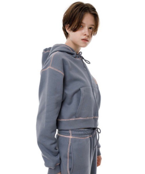 runningHIGH（ランニングハイ）の「【running high/ランニングハイ】STITCH POINT CROP ZIP UP HOODIE　ステッチ ポイント ショート丈 ファスナー パーカー（パーカー・レディース・ライトグレー/ブラック/ブルー・ONE SIZE）」の21枚目の写真