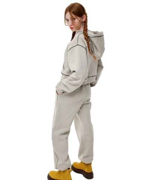 runningHIGH（ランニングハイ）の「【running high/ランニングハイ】STITCH POINT CROP ZIP UP HOODIE　ステッチ ポイント ショート丈 ファスナー パーカー（パーカー・レディース・ライトグレー/ブラック/ブルー・ONE SIZE）」の13枚目の写真