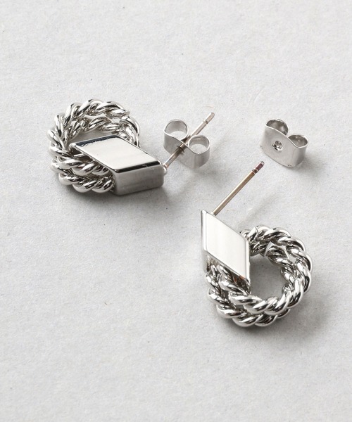 Manon's Selection（マノンズセレクション）の「ツイストリングキャッチピアス（ピアス（両耳用）・レディース・シルバー/ゴールド・ONE SIZE）」の5枚目の写真
