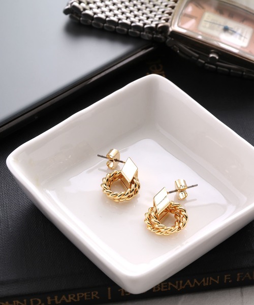 Manon's Selection（マノンズセレクション）の「ツイストリングキャッチピアス（ピアス（両耳用）・レディース・シルバー/ゴールド・ONE SIZE）」の8枚目の写真