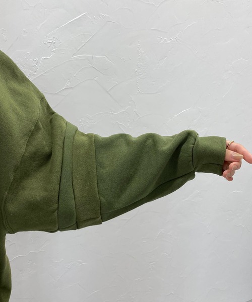 CAPRICIEUX LE'MAGE（カプリシューレマージュ）の「【DISMACENT/ディスマセント】リメイクスエット（パーカー・レディース・カーキ・FREE）」の3枚目の写真