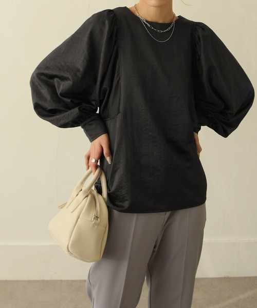 Chillfar（チルファー）の「ヴィンテージサテンボリュームスリーブブラウス（シャツ/ブラウス・レディース・ブラック/ブラウン/カーキ/アイボリー/マスタード/グレイッシュベージュ・FREE）」の7枚目の写真