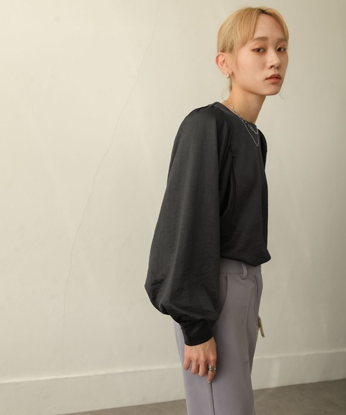 Chillfar（チルファー）の「ヴィンテージサテンボリュームスリーブブラウス（シャツ/ブラウス・レディース・ブラック/ブラウン/カーキ/アイボリー/マスタード/グレイッシュベージュ・FREE）」の18枚目の写真