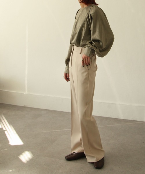 Chillfar（チルファー）の「ヴィンテージサテンボリュームスリーブブラウス（シャツ/ブラウス・レディース・ブラック/ブラウン/カーキ/アイボリー/マスタード/グレイッシュベージュ・FREE）」の12枚目の写真