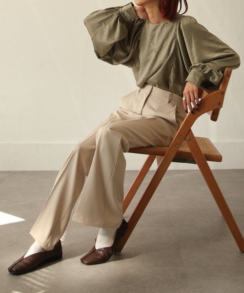 Chillfar（チルファー）の「ヴィンテージサテンボリュームスリーブブラウス（シャツ/ブラウス・レディース・ブラック/ブラウン/カーキ/アイボリー/マスタード/グレイッシュベージュ・FREE）」の15枚目の写真