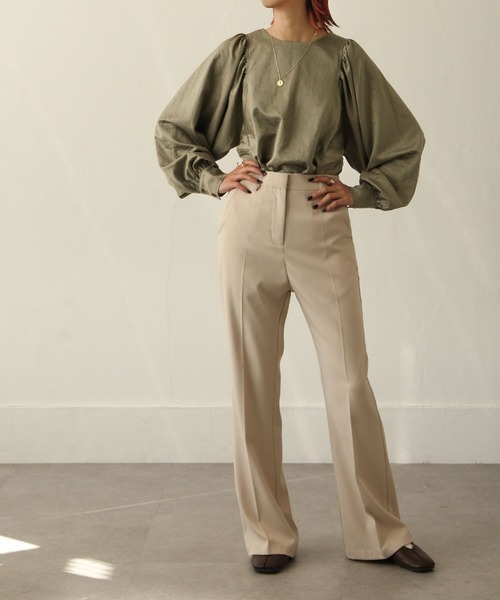 Chillfar（チルファー）の「ヴィンテージサテンボリュームスリーブブラウス（シャツ/ブラウス・レディース・ブラック/ブラウン/カーキ/アイボリー/マスタード/グレイッシュベージュ・FREE）」の9枚目の写真