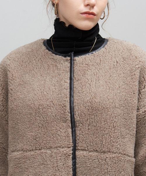 abahouse mavie(アバハウスマヴィ)の「パイピングボアコート(ムートンコート・レディース・ネイビー/モカ/グレー・フリー)」の10枚目の写真