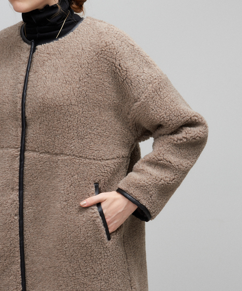 abahouse mavie(アバハウスマヴィ)の「パイピングボアコート(ムートンコート・レディース・ネイビー/モカ/グレー・フリー)」の11枚目の写真