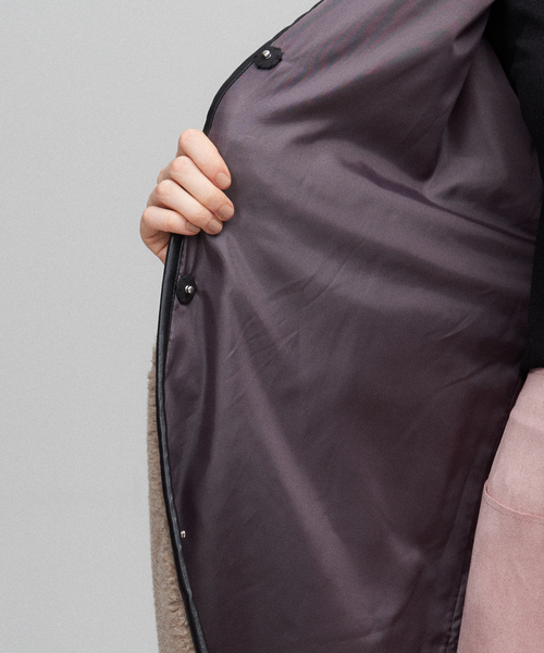 abahouse mavie(アバハウスマヴィ)の「パイピングボアコート(ムートンコート・レディース・ネイビー/モカ/グレー・フリー)」の14枚目の写真