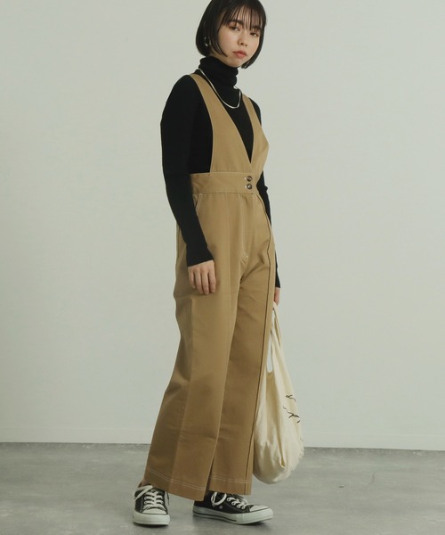 AULI（アウリィ）の「【低身長向けサイズ】配色ステッチサロペットパンツ（サロペット/オーバーオール・レディース・ブラック/ベージュ/レッド・S/XS/XXS）」の5枚目の写真