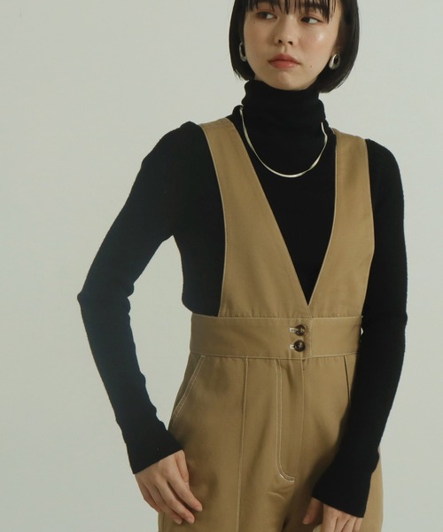 AULI（アウリィ）の「【低身長向けサイズ】配色ステッチサロペットパンツ（サロペット/オーバーオール・レディース・ブラック/ベージュ/レッド・S/XS/XXS）」の6枚目の写真