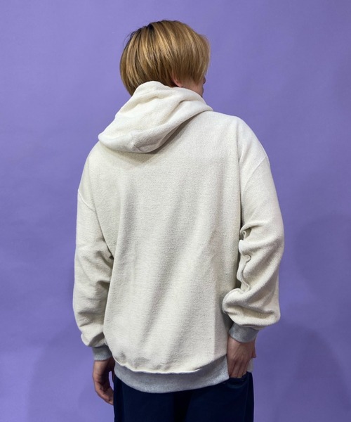 VANS(バンズ)の「【ムラサキスポーツ別注】VANS/バンズ カレッジロゴパーカー オーバーサイズ/リバーシブル 無地パーカー/裏毛 ロゴプリント/プルオーバーフーディ 122R1030323(パーカー・メンズ・ホワイト/ブラック/グレー・M/L/XL/XXL)」の18枚目の写真