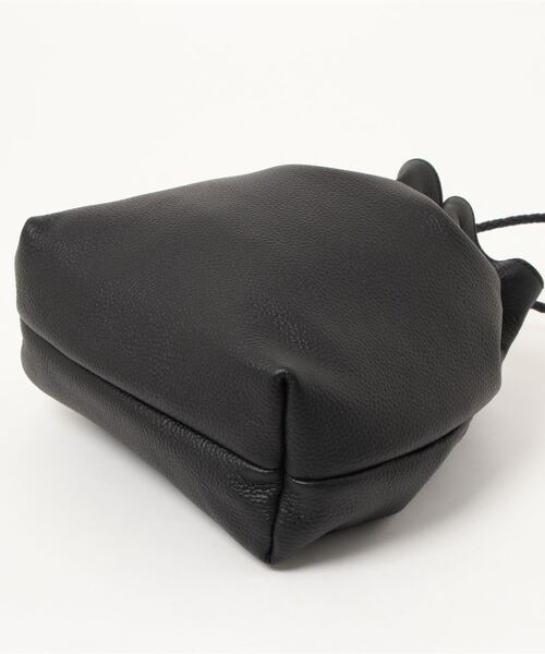 VitaFelice（ヴィータフェリーチェ）の「本革巾着ミニバッグ（ショルダーバッグ・レディース・ブラック/オフホワイト/ベージュ系その他・FREE）」の4枚目の写真