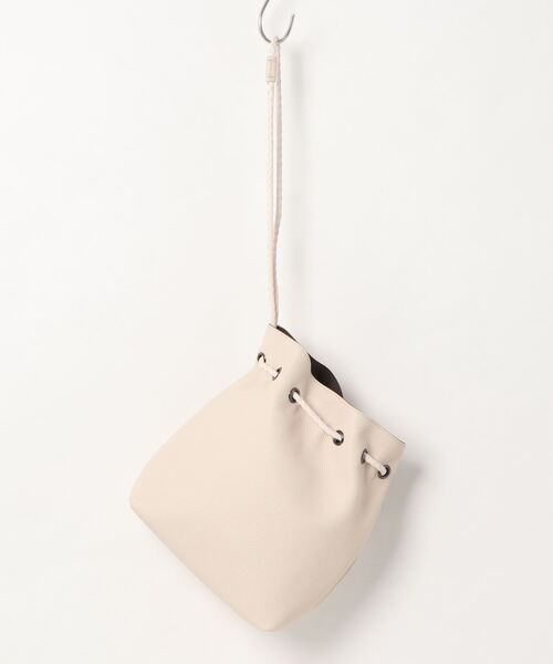 VitaFelice（ヴィータフェリーチェ）の「本革巾着ミニバッグ（ショルダーバッグ・レディース・ブラック/オフホワイト/ベージュ系その他・FREE）」の9枚目の写真