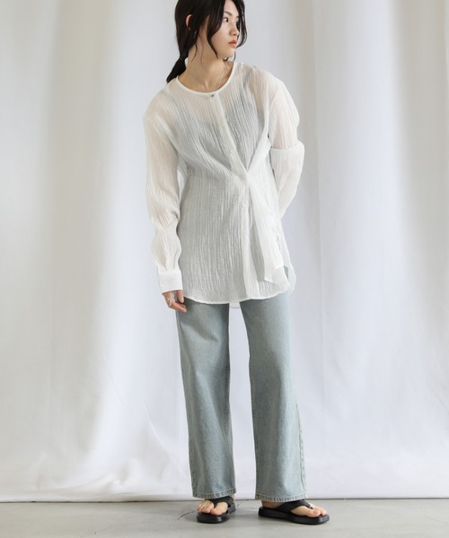 select MOCA（セレクトモカ）の「ランダムプリーツノーカラーシアーシャツ（シャツ/ブラウス・レディース・ホワイト/ブラック/ライトブラウン・FREE）」の5枚目の写真