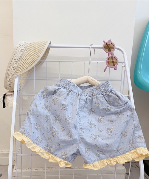 花柄ショートパンツ フリルデザイン aimoha（アイモハ）の「aimoha-KIDS- 子供服 かわいい裾フリルデザイン