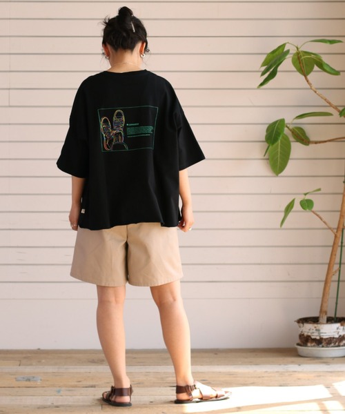 CONVERSE(コンバース)の「【CONVERSE ALLSTAR】ネオンカラーバックプリントTee(Tシャツ/カットソー・レディース・ホワイト/ブラック/ホワイト系その他/ブラック系その他・M)」の7枚目の写真