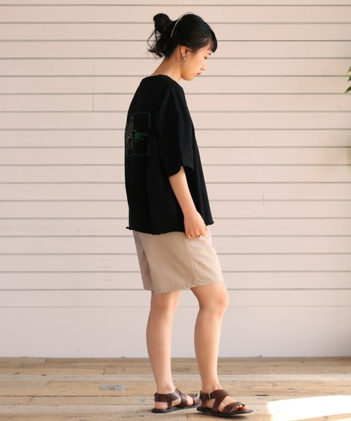 CONVERSE(コンバース)の「【CONVERSE ALLSTAR】ネオンカラーバックプリントTee(Tシャツ/カットソー・レディース・ホワイト/ブラック/ホワイト系その他/ブラック系その他・M)」の16枚目の写真
