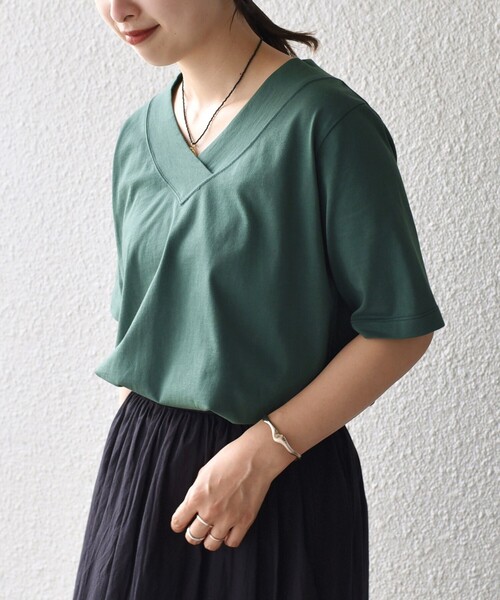 SHIPS（シップス）の「*バリエーションネックTEE◆（Tシャツ/カットソー・レディース・ホワイト/ブラック/ダークグリーン/グレー/グレー系/ダークグリーン系/ライトグリーン系/ライトグリーン/ホワイト系/ブラック系・ONE SIZE）」の7枚目の写真