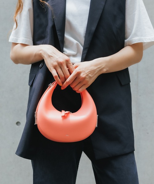 OSOI（オソイ）の「OSOI/オソイ TONI MINI ハンドバック サークル型 ミニバッグ（ハンドバッグ・レディース・ブラック/グレー/サーモンピンク/クリーム/オレンジ/ベージュ/シルバー/ミント/ベビーピンク・ONE SIZE）」の7枚目の写真